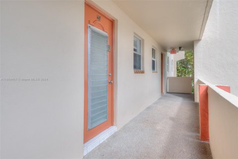 Copropriété à louer à Sunrise, Floride: 2 chambres, 78.97 m2 № 1357174 - photo 1