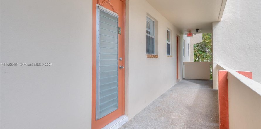 Condo in Sunrise, Florida, 2 bedrooms  № 1357174