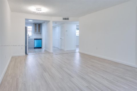 Condo in Sunrise, Florida, 2 bedrooms  № 1357174 - photo 7