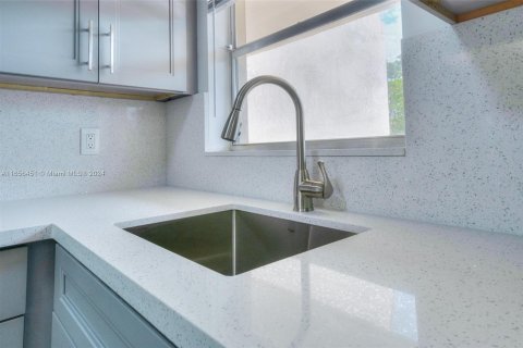 Condo in Sunrise, Florida, 2 bedrooms  № 1357174 - photo 3