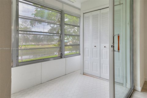 Condo in Sunrise, Florida, 2 bedrooms  № 1357174 - photo 23