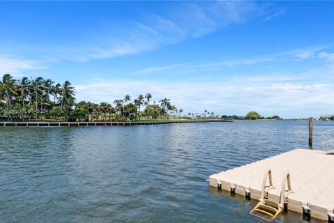 Copropriété à vendre à Bay Harbor Islands, Floride: 2 chambres, 106.84 m2 № 1206181 - photo 19