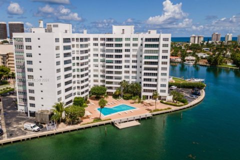 Condominio en venta en Bay Harbor Islands, Florida, 2 dormitorios, 106.84 m2 № 1206181 - foto 4