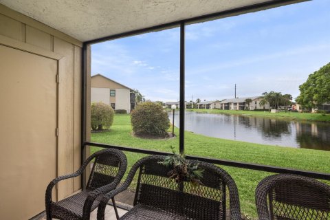 Condo in Stuart, Florida, 2 bedrooms  № 1054911 - photo 2