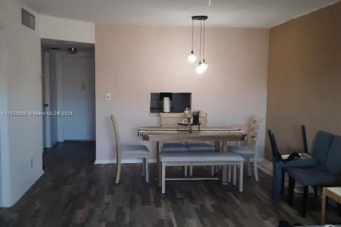 Condo in Miami, Florida, 1 bedroom  № 1270643 - photo 13