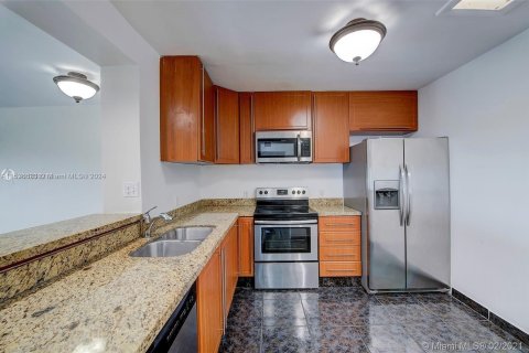 Condo in Miami Beach, Florida, 2 bedrooms  № 1031083 - photo 30