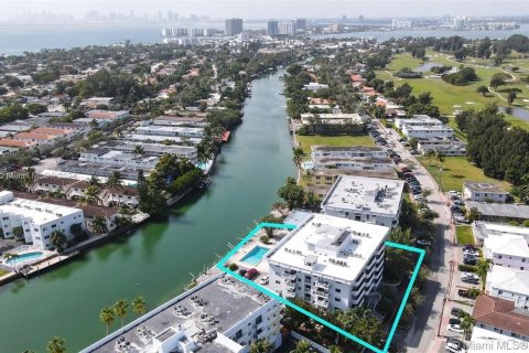 Copropriété à vendre à Miami Beach, Floride: 2 chambres, 96.8 m2 № 1031083 - photo 27