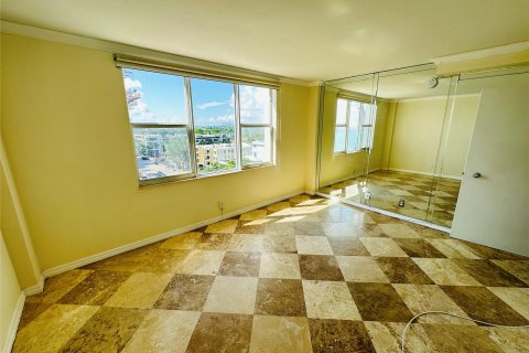 Condominio en venta en Surfside, Florida, 1 dormitorio, 84.08 m2 № 1045665 - foto 15