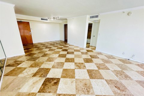 Condominio en venta en Surfside, Florida, 1 dormitorio, 84.08 m2 № 1045665 - foto 21
