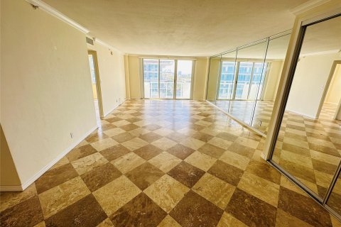 Condominio en venta en Surfside, Florida, 1 dormitorio, 84.08 m2 № 1045665 - foto 24