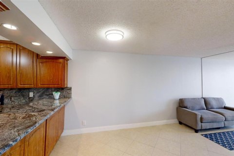 Condo in Pompano Beach, Florida, 2 bedrooms  № 1073537 - photo 28