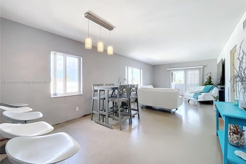 Condominio en venta en Hollywood, Florida, 2 dormitorios, 99.41 m2 № 1394245 - foto 4