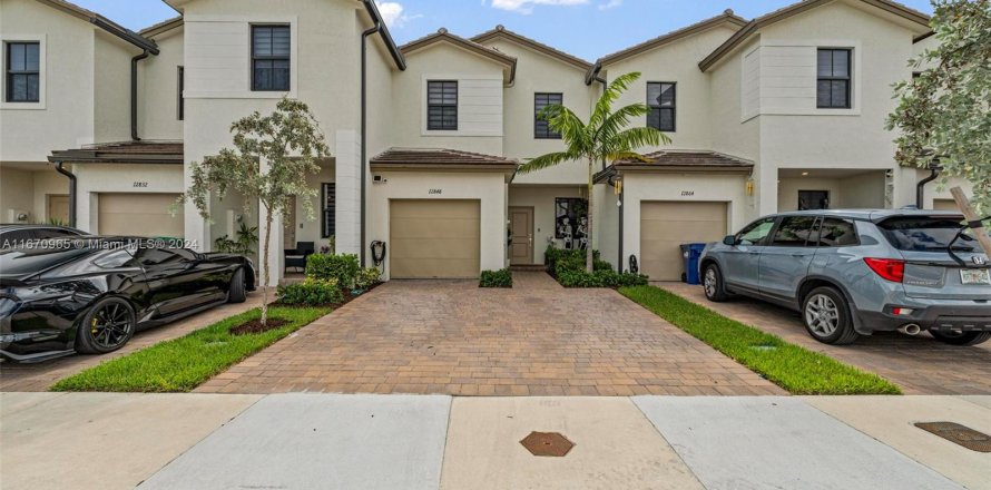 Townhouse in Homestead, Florida 3 bedrooms, 133.97 sq.m. № 1394246