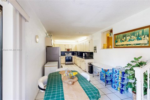 Casa en venta en Miami, Florida, 4 dormitorios, 243.96 m2 № 1418213 - foto 15