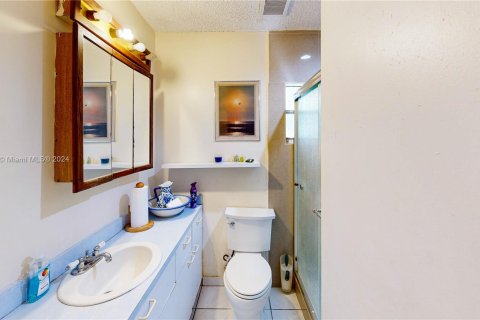 Casa en venta en Miami, Florida, 4 dormitorios, 243.96 m2 № 1418213 - foto 26