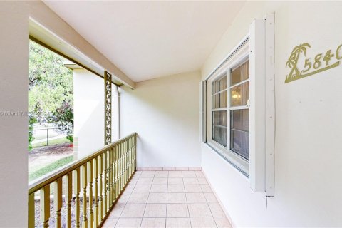 Casa en venta en Miami, Florida, 4 dormitorios, 243.96 m2 № 1418213 - foto 6