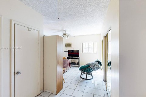 Casa en venta en Miami, Florida, 4 dormitorios, 243.96 m2 № 1418213 - foto 23