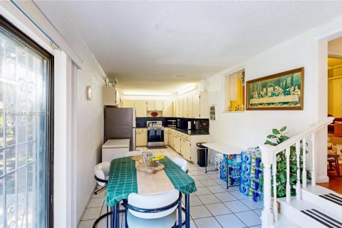 Casa en venta en Miami, Florida, 4 dormitorios, 243.96 m2 № 1418213 - foto 16