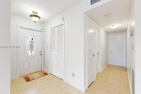 Townhouse in Miami, Florida 2 bedrooms, 115.2 sq.m. № 1042717 - photo 3