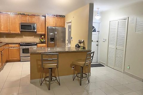 Touwnhouse à vendre à Miami, Floride: 2 chambres, 115.2 m2 № 1042717 - photo 4