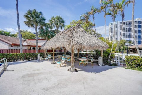 Villa ou maison à vendre à Hallandale Beach, Floride: 3 chambres, 151.99 m2 № 1018238 - photo 23