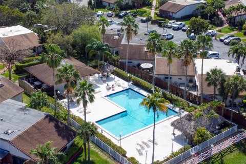 Villa ou maison à vendre à Hallandale Beach, Floride: 3 chambres, 151.99 m2 № 1018238 - photo 9