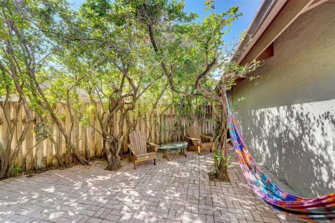 Villa ou maison à vendre à Hallandale Beach, Floride: 3 chambres, 151.99 m2 № 1018238 - photo 28