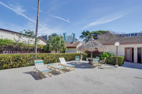 Villa ou maison à vendre à Hallandale Beach, Floride: 3 chambres, 151.99 m2 № 1018238 - photo 20