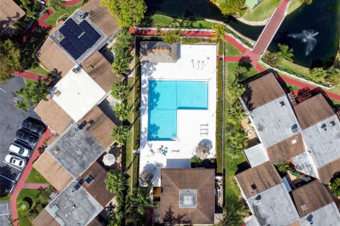 Villa ou maison à vendre à Hallandale Beach, Floride: 3 chambres, 151.99 m2 № 1018238 - photo 8