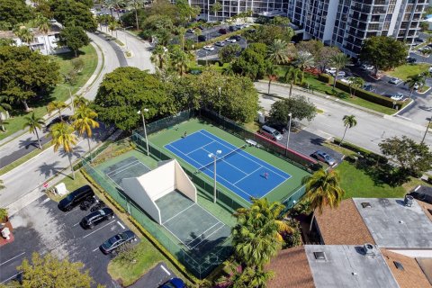 Villa ou maison à vendre à Hallandale Beach, Floride: 3 chambres, 151.99 m2 № 1018238 - photo 12