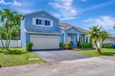 Villa ou maison à vendre à Miami, Floride: 4 chambres, 193.61 m2 № 1320863 - photo 2