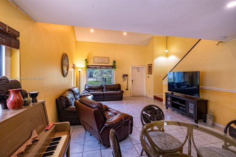 Casa en venta en Miami, Florida, 4 dormitorios, 193.61 m2 № 1320863 - foto 5