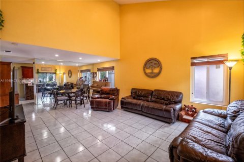 House in Miami, Florida 4 bedrooms, 193.61 sq.m. № 1320863 - photo 9