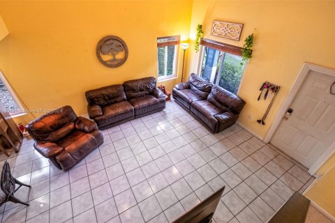 House in Miami, Florida 4 bedrooms, 193.61 sq.m. № 1320863 - photo 6