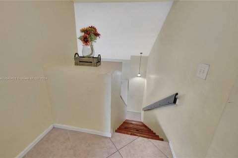 House in Miami, Florida 4 bedrooms, 193.61 sq.m. № 1320863 - photo 19