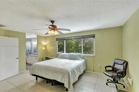 House in Miami, Florida 4 bedrooms, 193.61 sq.m. № 1320863 - photo 21