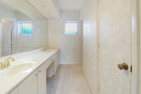 Touwnhouse à vendre à Miami Lakes, Floride: 3 chambres, 162.21 m2 № 1372881 - photo 13