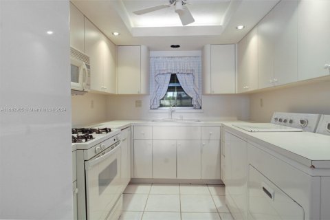 Townhouse in Miami Lakes, Florida 3 bedrooms, 162.21 sq.m. № 1372881 - photo 11