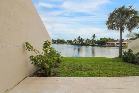 Adosado en venta en Miami Lakes, Florida, 3 dormitorios, 162.21 m2 № 1372881 - foto 18