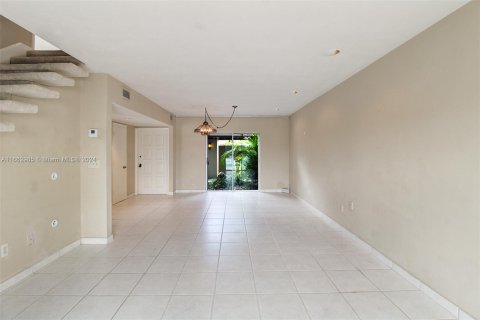 Touwnhouse à vendre à Miami Lakes, Floride: 3 chambres, 162.21 m2 № 1372881 - photo 10