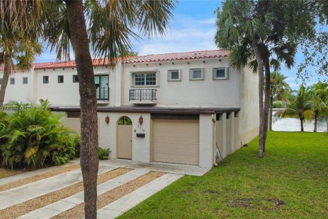 Adosado en venta en Miami Lakes, Florida, 3 dormitorios, 162.21 m2 № 1372881 - foto 3