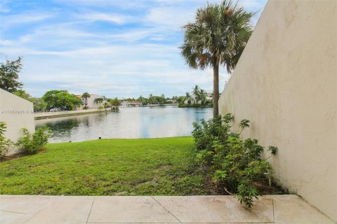 Touwnhouse à vendre à Miami Lakes, Floride: 3 chambres, 162.21 m2 № 1372881 - photo 17