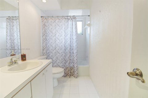 Townhouse in Miami Lakes, Florida 3 bedrooms, 162.21 sq.m. № 1372881 - photo 16