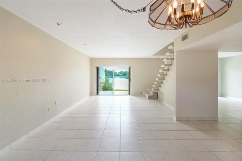 Townhouse in Miami Lakes, Florida 3 bedrooms, 162.21 sq.m. № 1372881 - photo 8