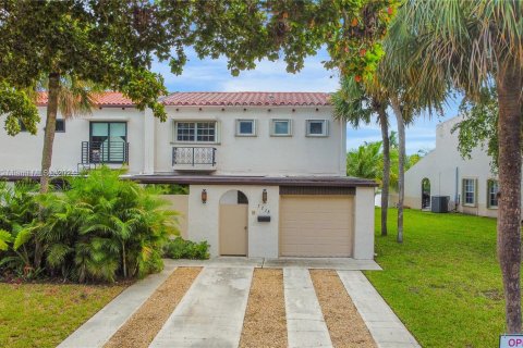 Adosado en venta en Miami Lakes, Florida, 3 dormitorios, 162.21 m2 № 1372881 - foto 2