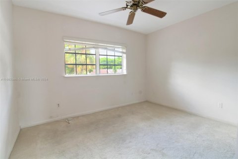 Touwnhouse à vendre à Miami Lakes, Floride: 3 chambres, 162.21 m2 № 1372881 - photo 14