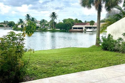 Adosado en venta en Miami Lakes, Florida, 3 dormitorios, 162.21 m2 № 1372881 - foto 1