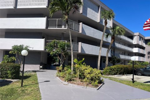 Condominio en venta en Lauderhill, Florida, 1 dormitorio, 77.39 m2 № 1019872 - foto 12