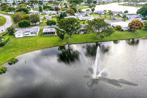 Villa ou maison à vendre à West Palm Beach, Floride: 2 chambres, 152.36 m2 № 1019870 - photo 2