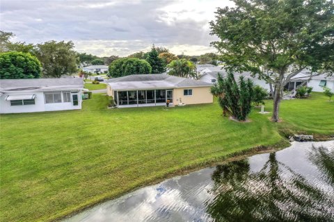 Villa ou maison à vendre à West Palm Beach, Floride: 2 chambres, 152.36 m2 № 1019870 - photo 1